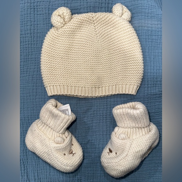 Cream Knitted Baby Hat with Bear Ears, and Cotton knit slipper socks. - Picture 4 of 4